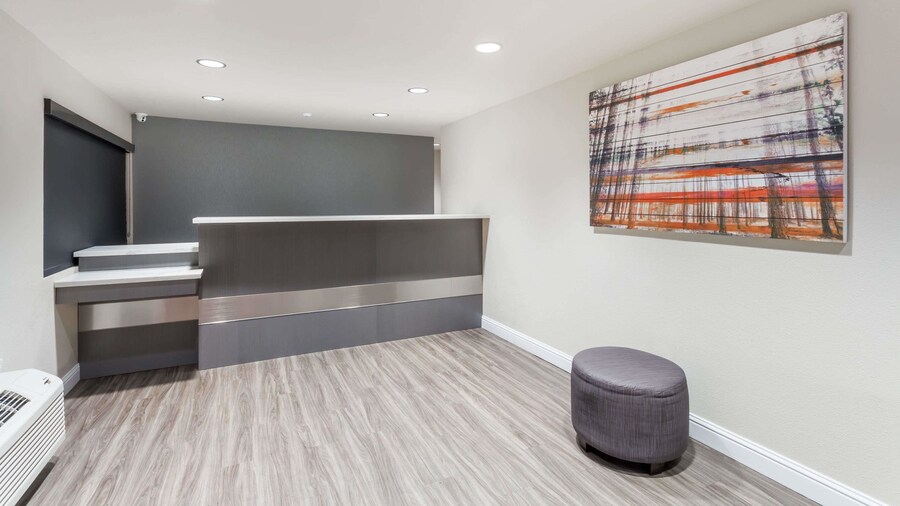 Days Inn by Wyndham Yosemite Area