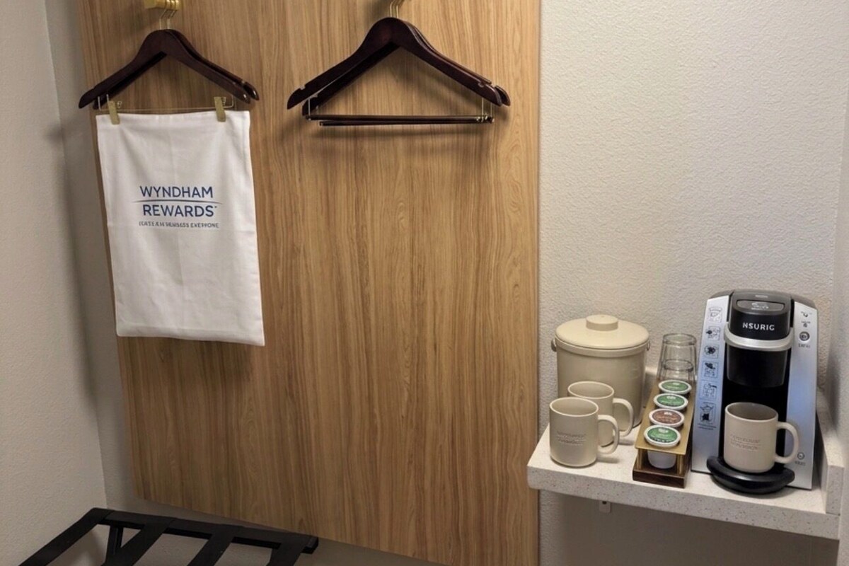 1 chambre, literie de qualité, fer et planche à repasser