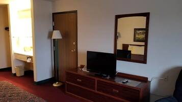 Room, 1 King Bed, Non Smoking | Desk, iron/ironing board, free WiFi, bed sheets