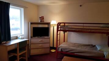 Family Room, Multiple Beds (2 Queen and 1 Bunk Bed)