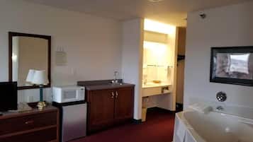 Zimmer, 1 King-Bett, Nichtraucher | Schreibtisch, Bügeleisen/Bügelbrett, kostenloses WLAN, Bettwäsche