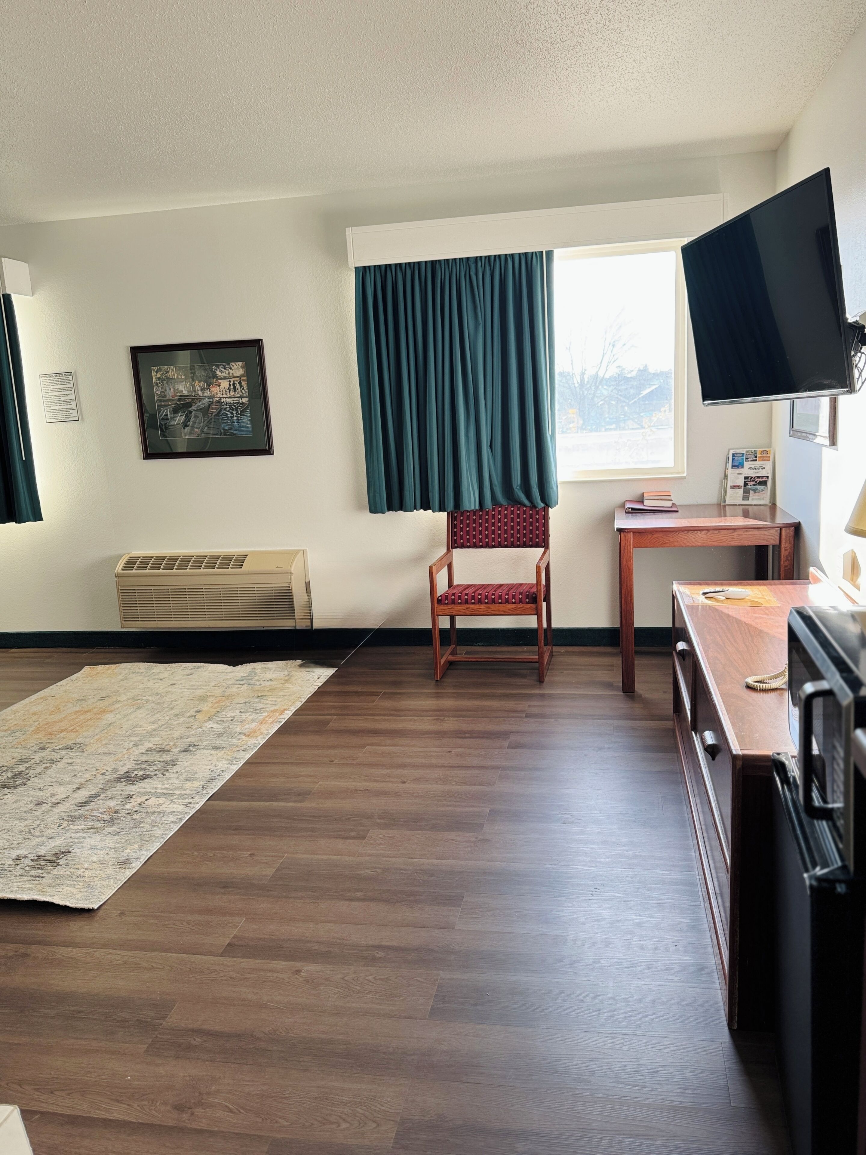 Room, 1 King Bed, Non Smoking | Desk, iron/ironing board, free WiFi, bed sheets