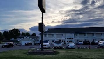 Vista frontal de la propiedad