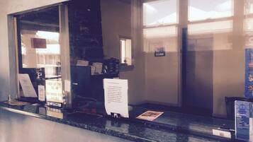 Coin salon dans le hall