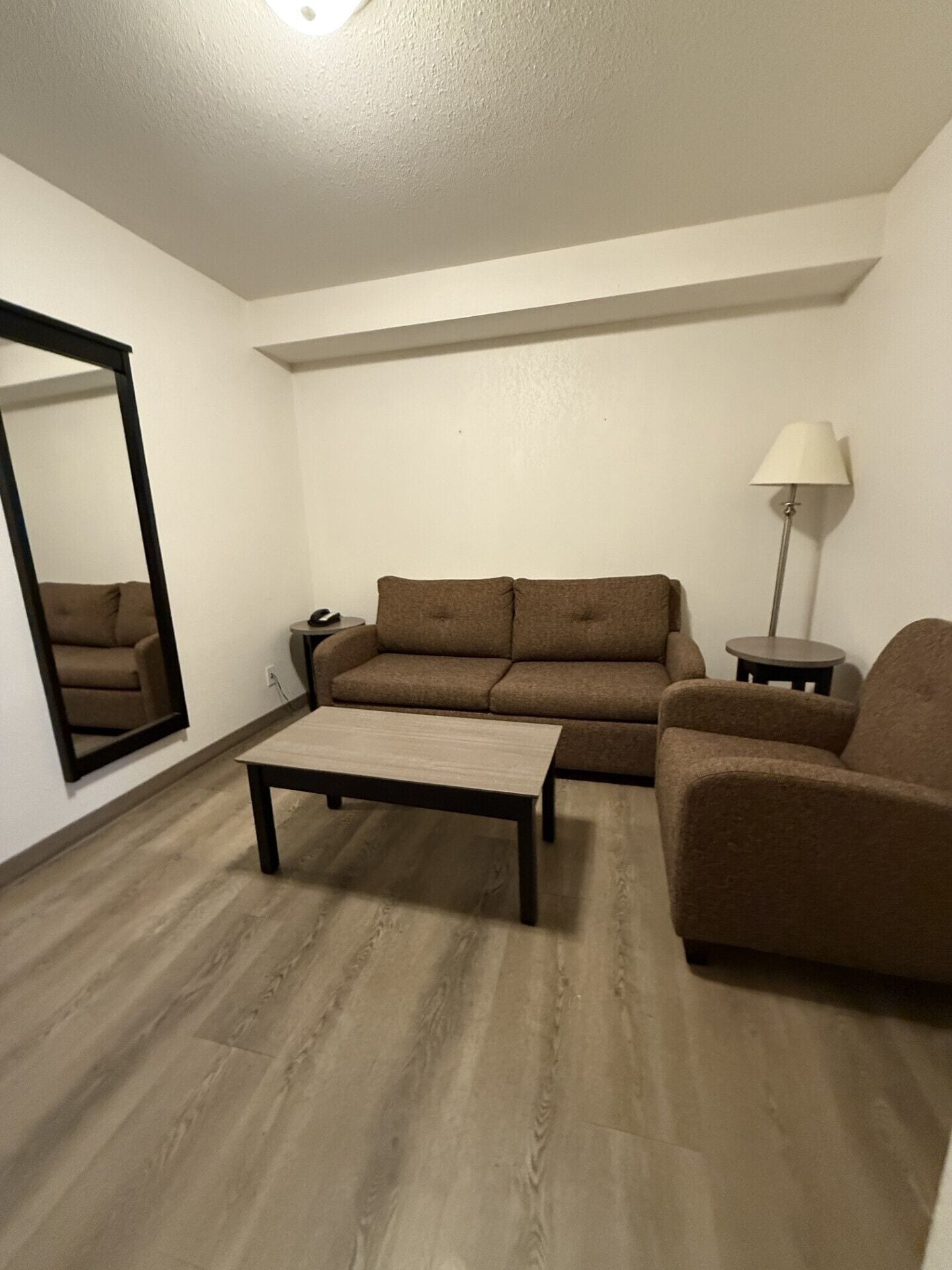 suite, 1 bedroom, non smoking (1 queen bed) | hypo-allergenic bedding, pillow-top beds, desk, blackout curtains