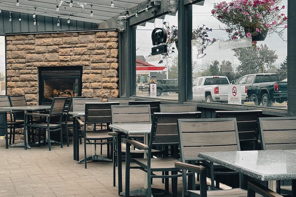 Super 8 by Wyndham Dawson Creek