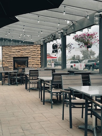 Terrace/patio. Super 8 by Wyndham Dawson Creek