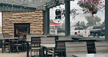 Super 8 by Wyndham Dawson Creek