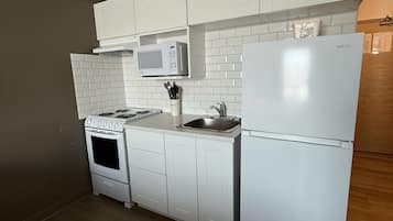 Room, 1 King Bed, Non Smoking, Kitchenette