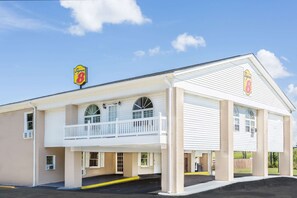 Exterior - Super 8 by Wyndham Manning (Manning)
