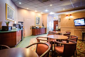 Free daily continental breakfast 