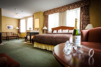 Peterborough Inn & Suites Hotel