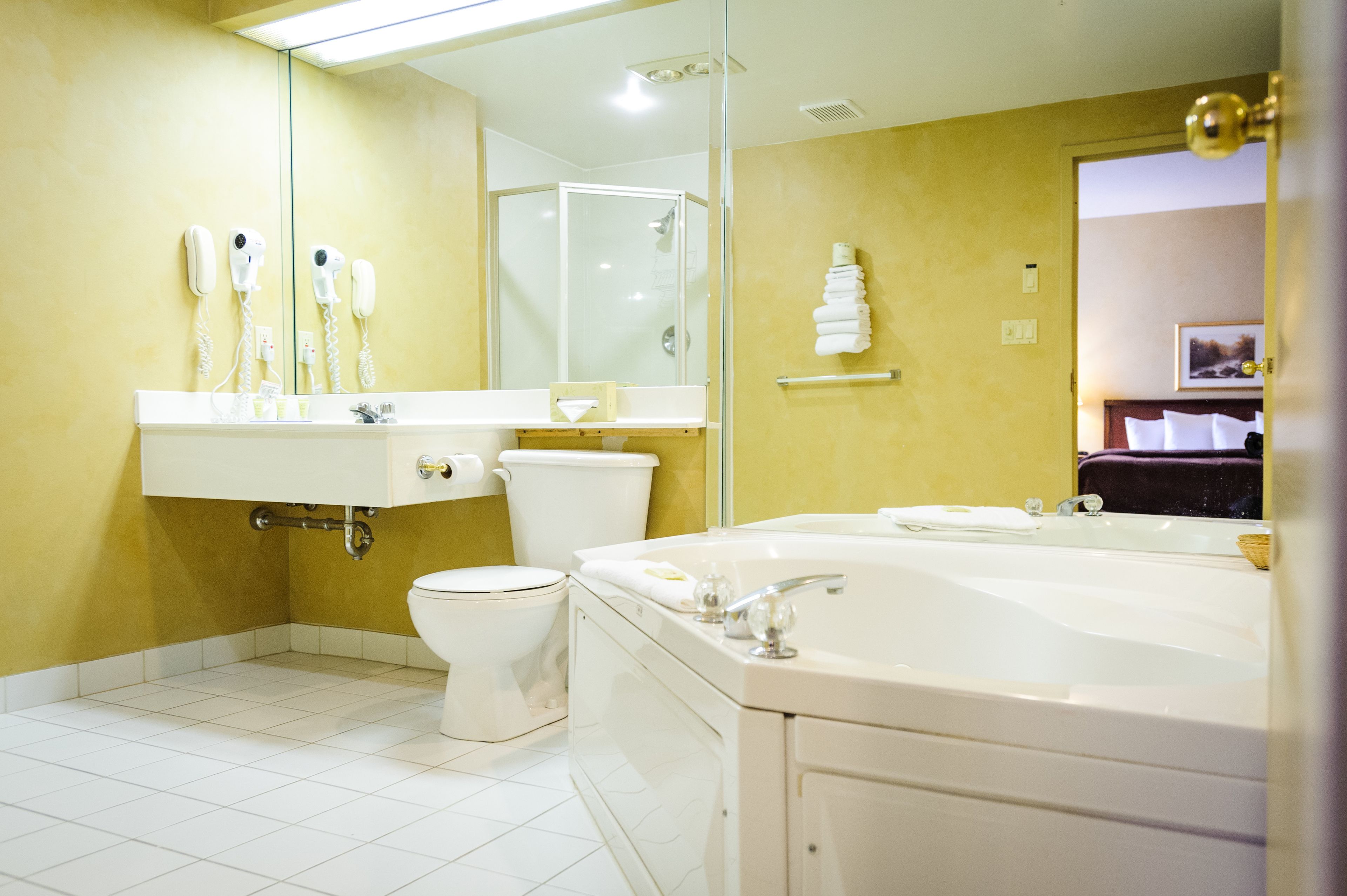 A bathroom with a toilet, sink, and bathtub.