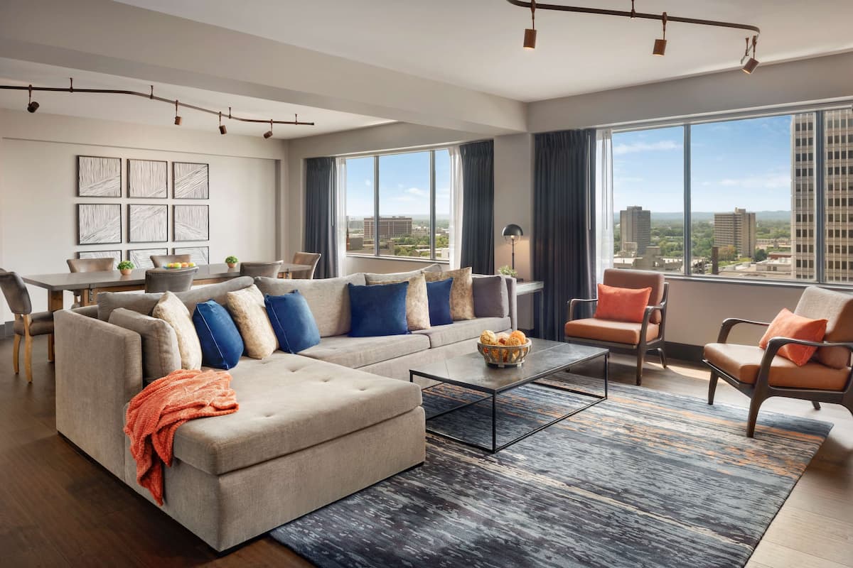 Suite (VIP) | Premium bedding, in-room safe, desk, blackout drapes