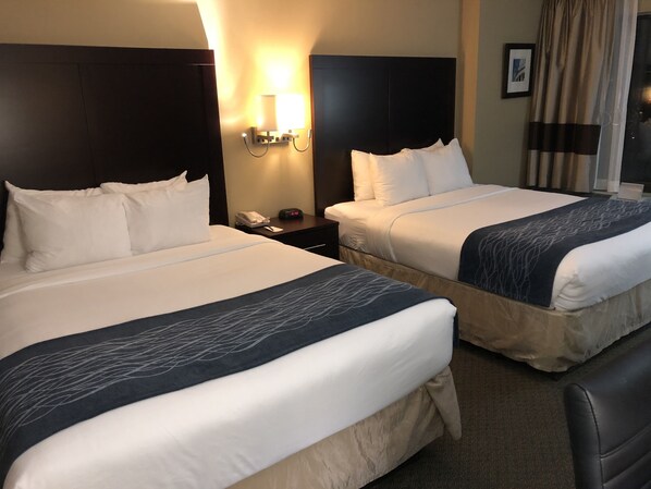 書桌、筆電工作空間、遮光布/窗簾、熨斗/熨衣板