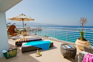 Minibar, in-room safe, desk, iron/ironing board