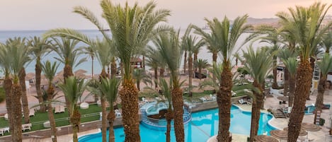 2 piscinas al aire libre