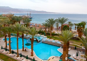2 outdoor pools