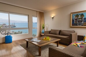 Royal Studio Suite | In-room safe, desk, iron/ironing board, free WiFi
