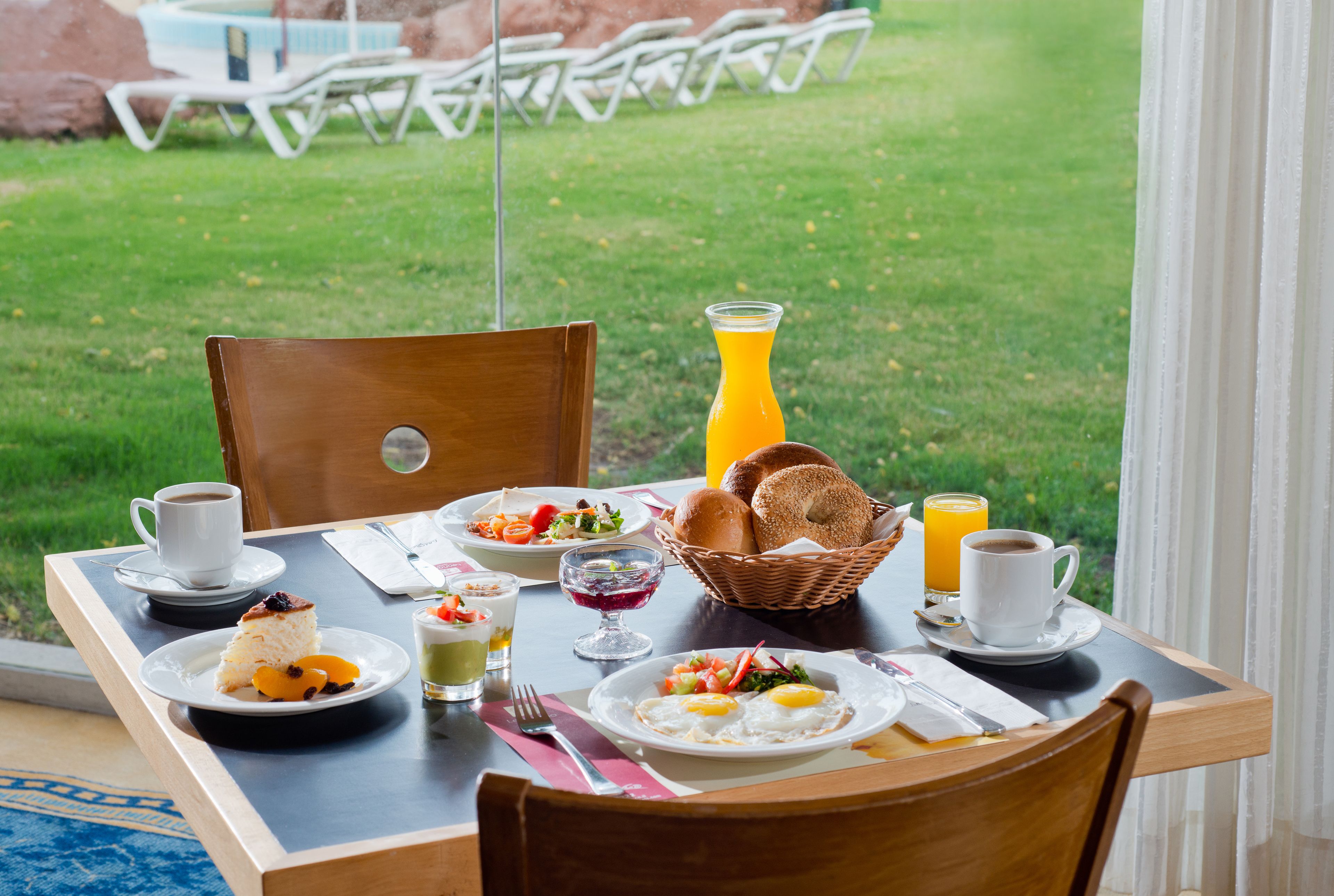 2 restaurants, lunch, dinner served; mediterranean cuisine