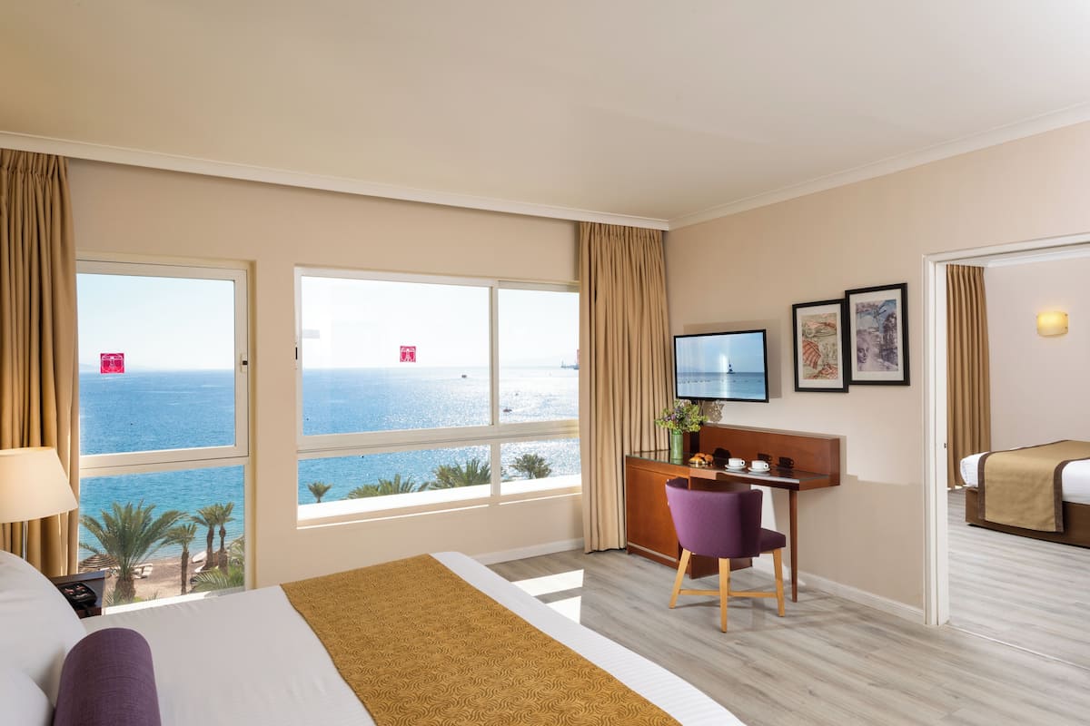 Suite, 2 Bedrooms | Minibar, in-room safe, desk, iron/ironing board