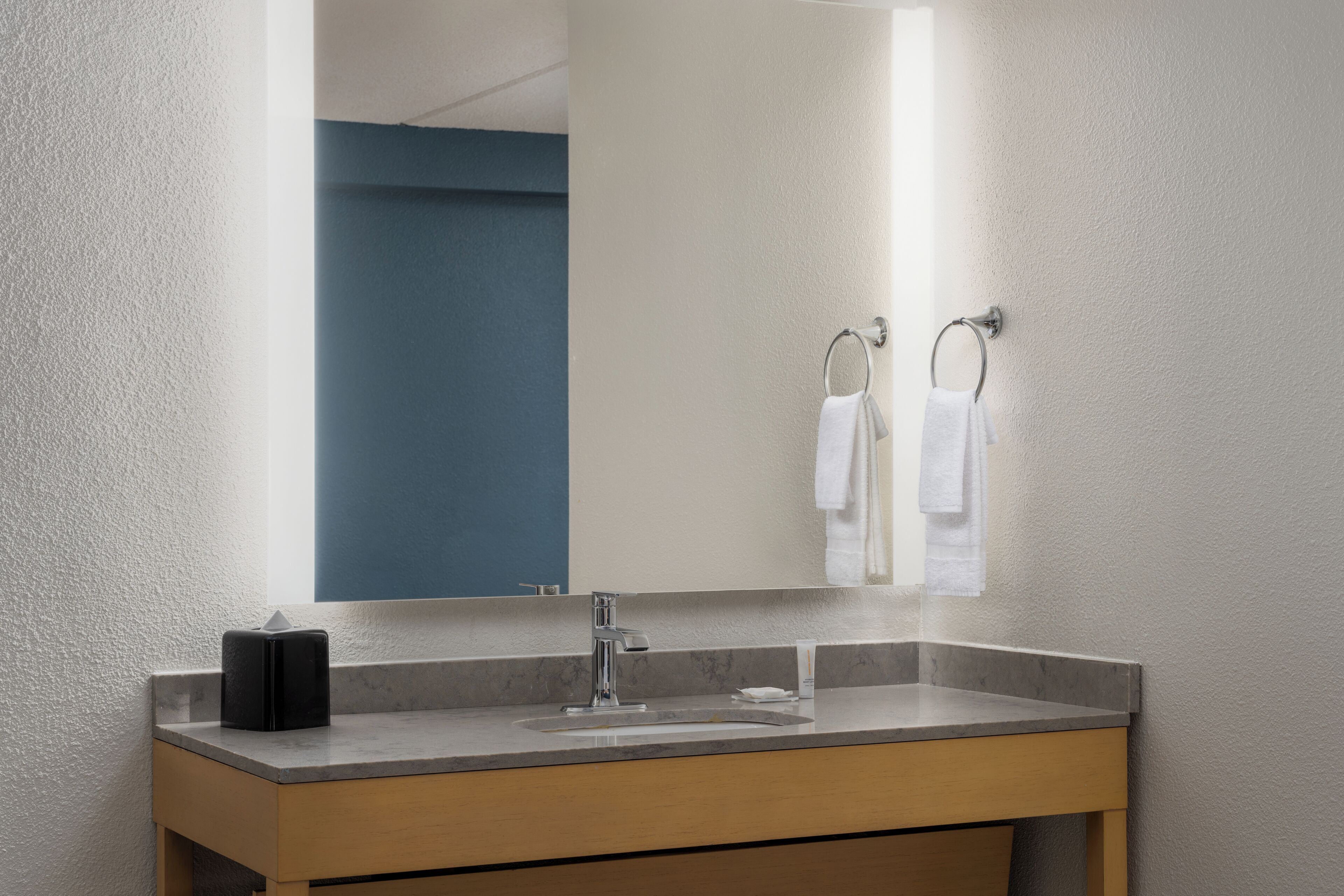 room, 1 king bed | bathroom | combined shower/bathtub, designer toiletries, hair dryer, towels