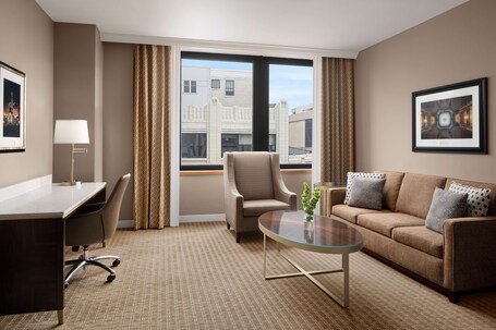 Hilton Indianapolis Hotel Suites - Image 34
