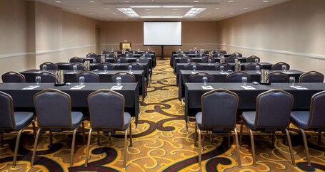 Hilton Indianapolis Hotel Suites - Image 53