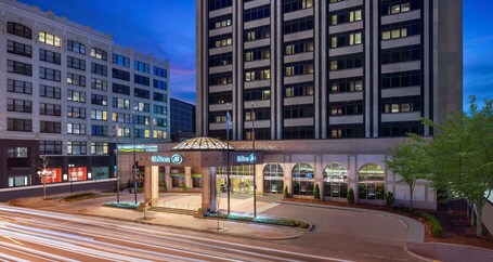 Hilton Indianapolis Hotel Suites - Image 4