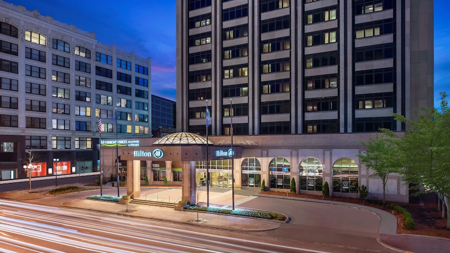 Hilton Indianapolis Hotel & Suites