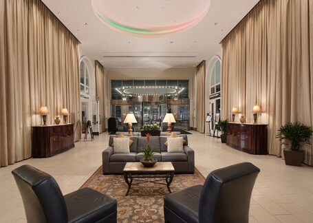 Hilton Indianapolis Hotel Suites - Image 9