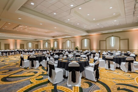 Hilton Indianapolis Hotel Suites - Image 69