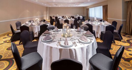 Hilton Indianapolis Hotel Suites - Image 65