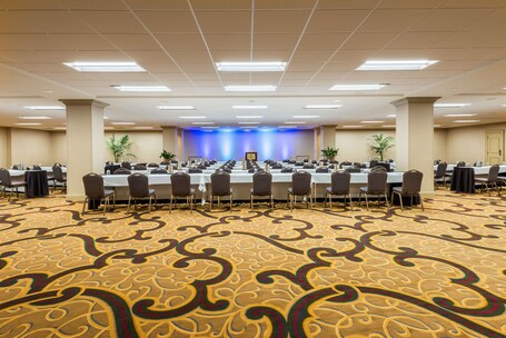 Hilton Indianapolis Hotel Suites - Image 70