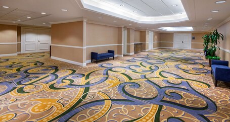 Hilton Indianapolis Hotel Suites - Image 29
