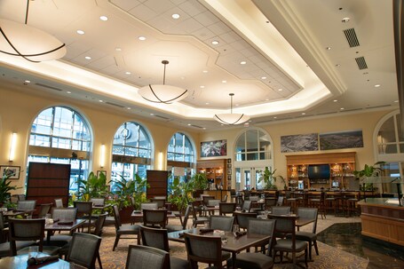 Hilton Indianapolis Hotel Suites - Image 25