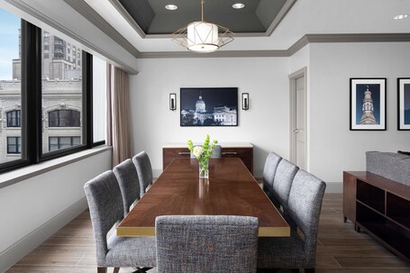 Hilton Indianapolis Hotel Suites - Image 18