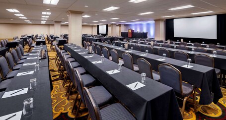 Hilton Indianapolis Hotel Suites - Image 51