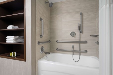Hilton Indianapolis Hotel Suites - Image 49