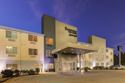 Fairfield Inn & Suites Fort Worth I-30 West near NAS JRB