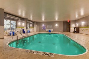 Una piscina cubierta