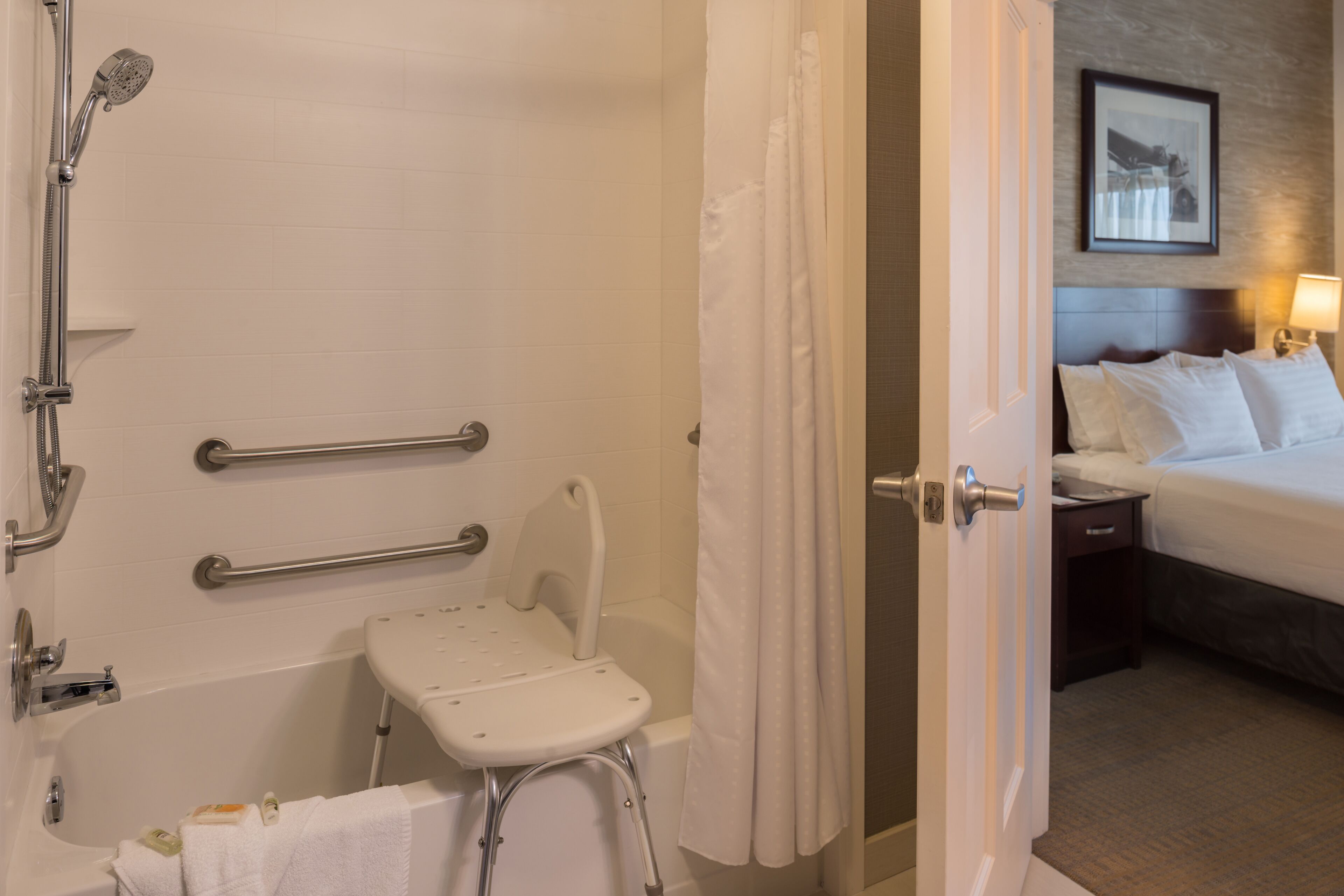 in-room safe, desk, laptop workspace, blackout curtains