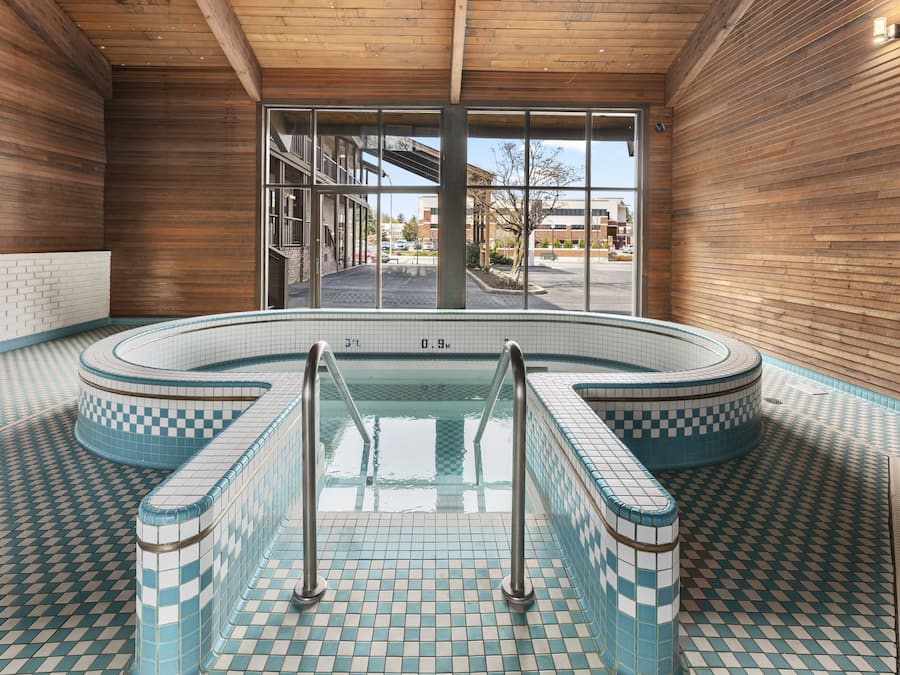 Indoor spa tub