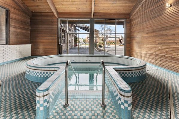 Indoor spa tub