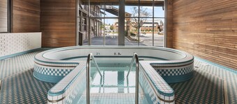Cedar Street Hotel and Suites