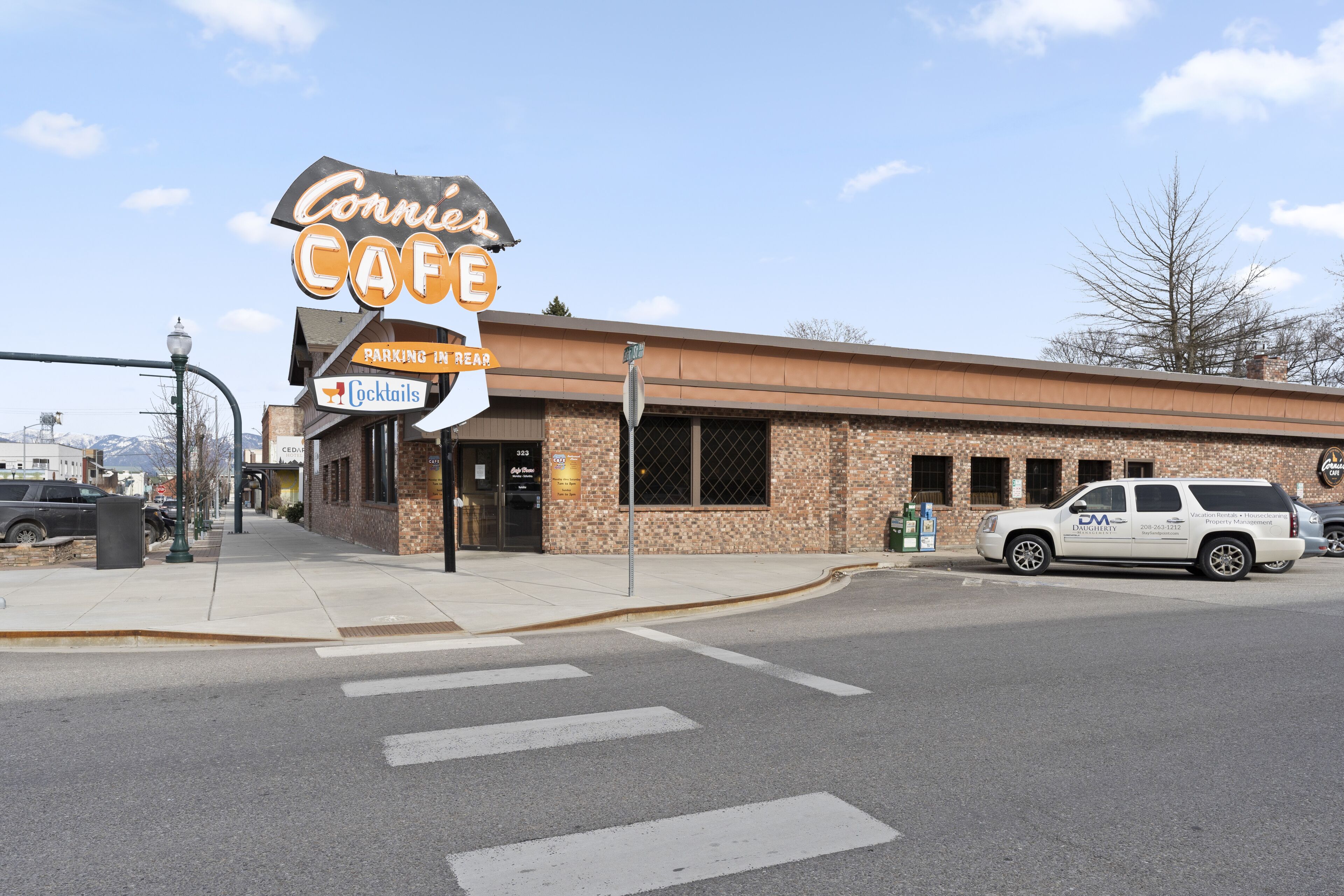 breakfast, lunch and dinner served