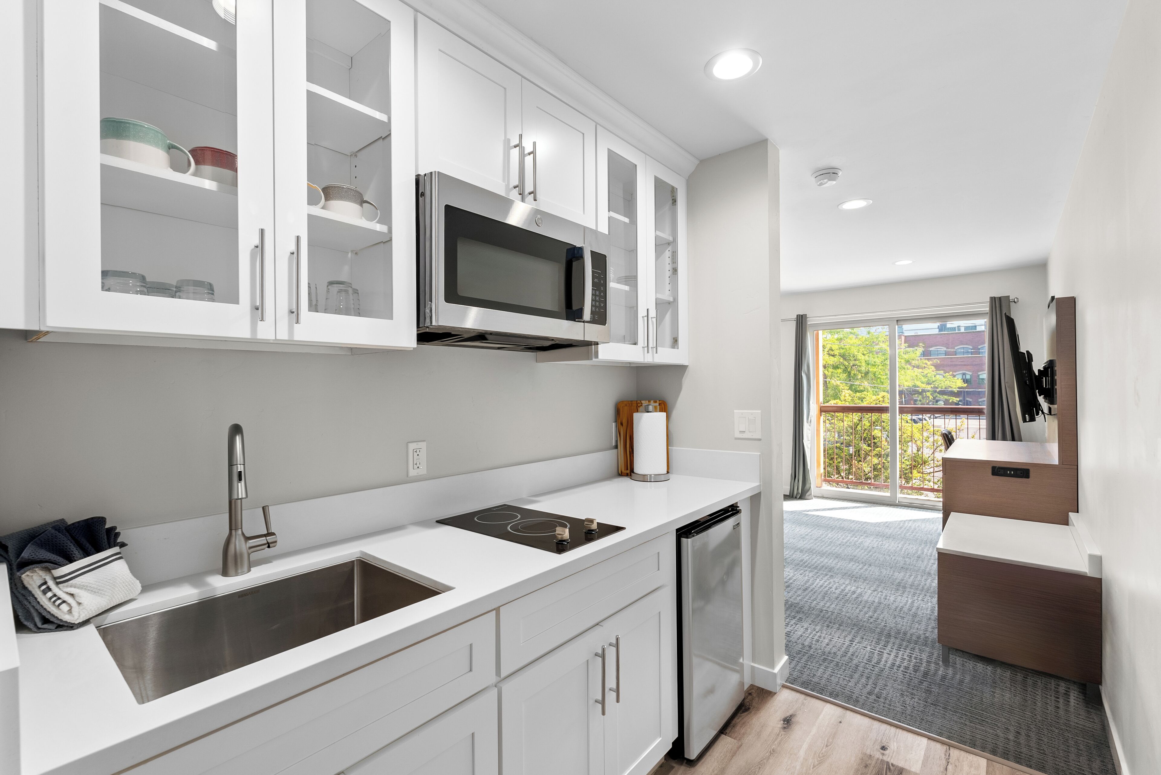 Selkirk Suite | Private kitchen | Fridge, microwave, coffee/tea maker, freezer