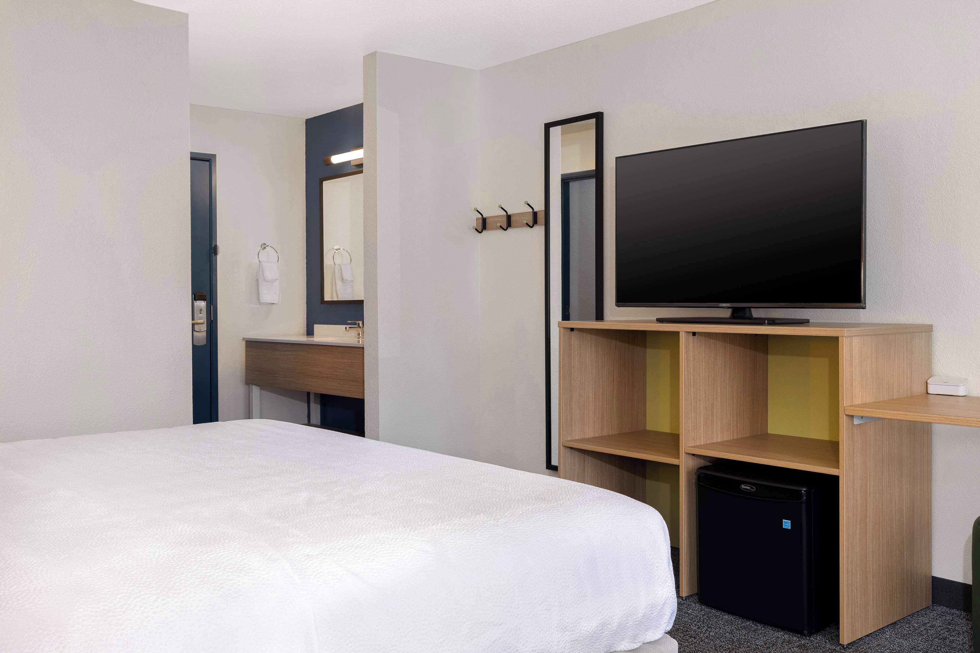 room, 1 king bed | premium bedding, desk, iron/ironing board, free wifi