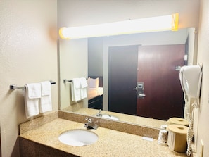 Room, 1 King Bed, Non Smoking | Bathroom | Combined shower/tub, free toiletries, hair dryer, towels