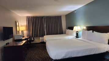 Hochwertige Bettwaren, Schreibtisch, Verdunkelungsvorhänge